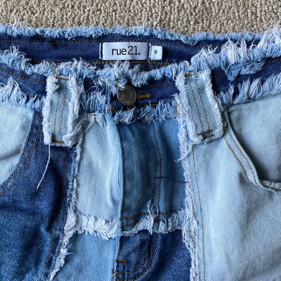 Rue 21 Patchwork Cut-off Jeans - Picture 3 of 4
